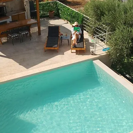 Rafaela Holiday Home Pitsidia Exterior photo